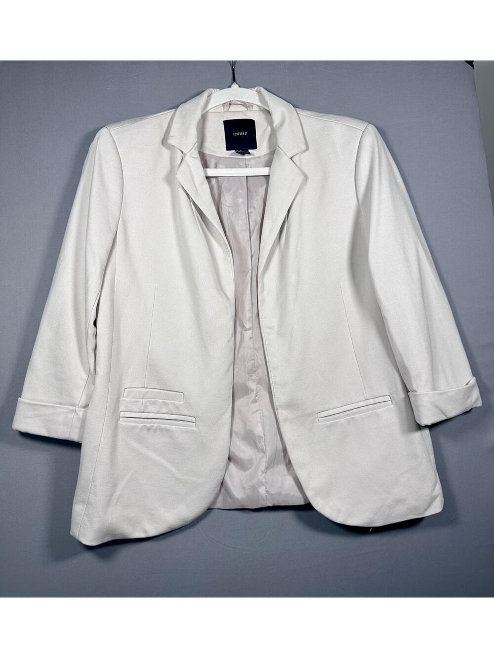 Forever 21 cream blazer with lining, 3/4-length sleeves, size M.